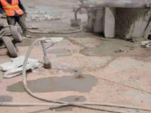 崇明水泥混凝土路面板底注浆技术 路面脱空注浆整治方案